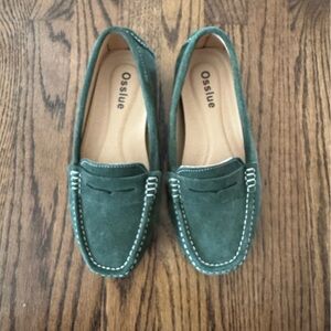Women’s Osslue Green Suede Loafers US 8 brand new